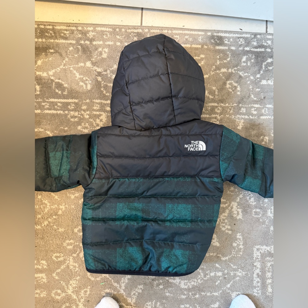 The North Face infant 3-6m reversible Hooded Jacket - Picture 2 of 4